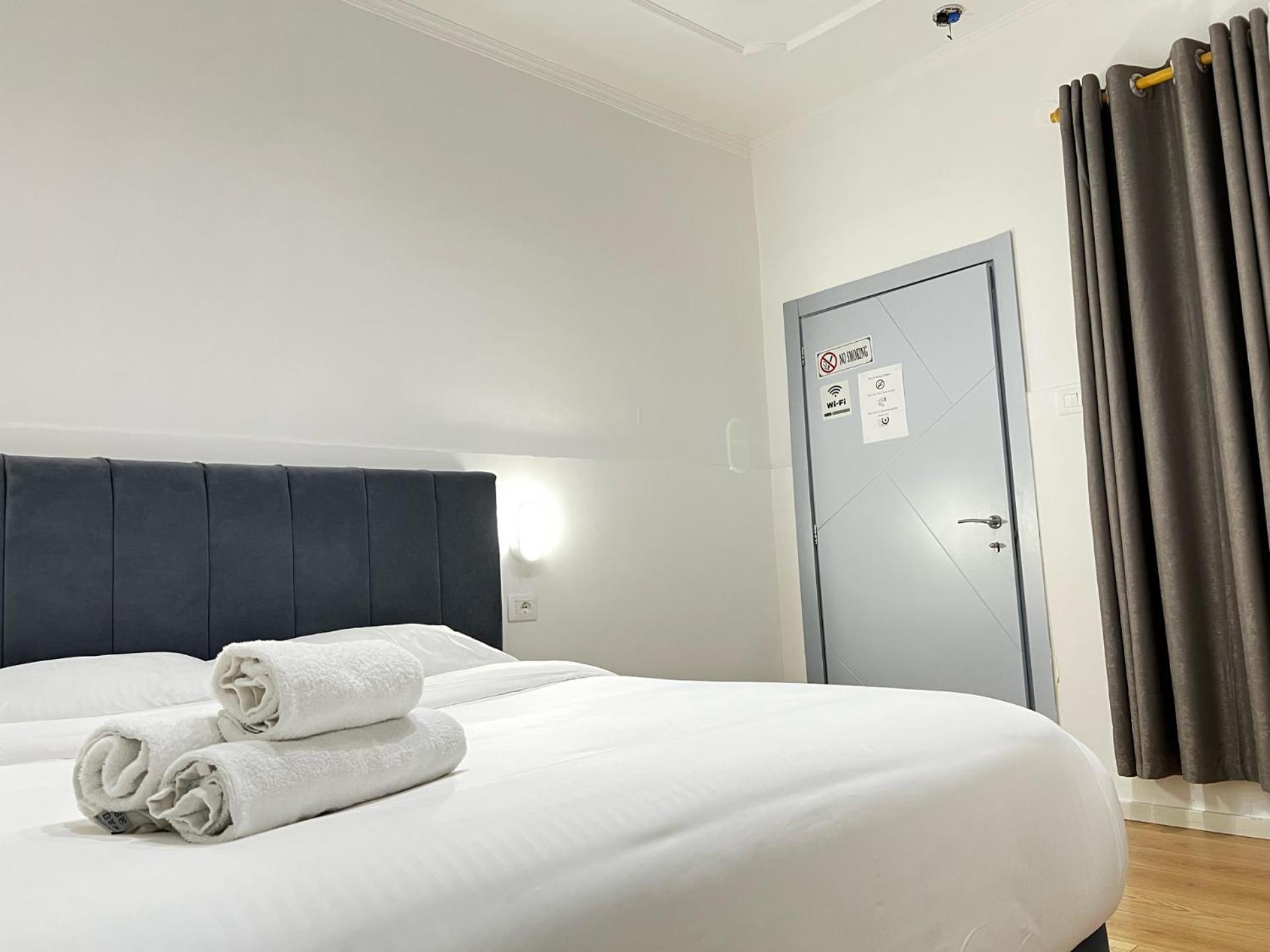 Square Hotel