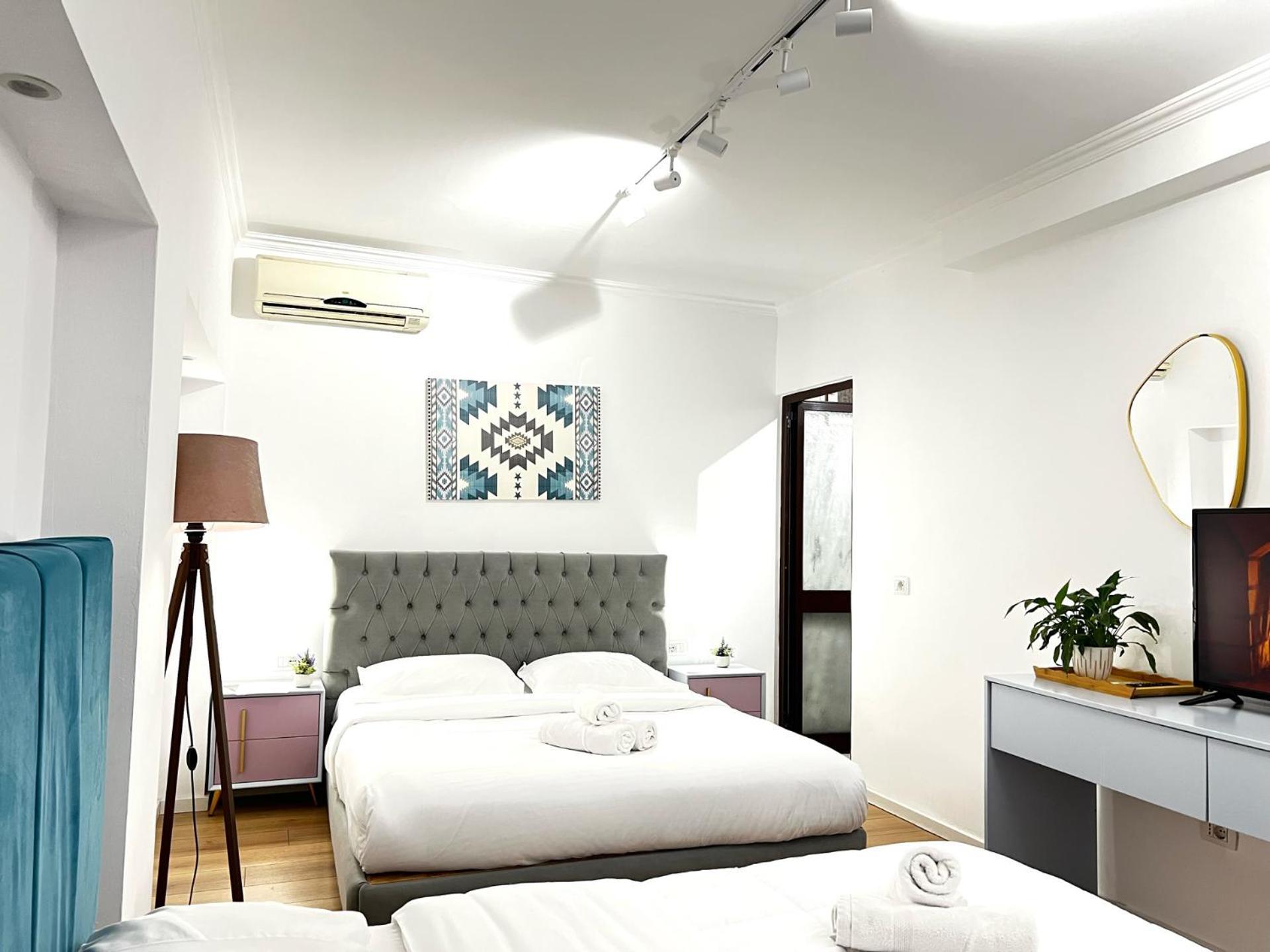Square Hotel