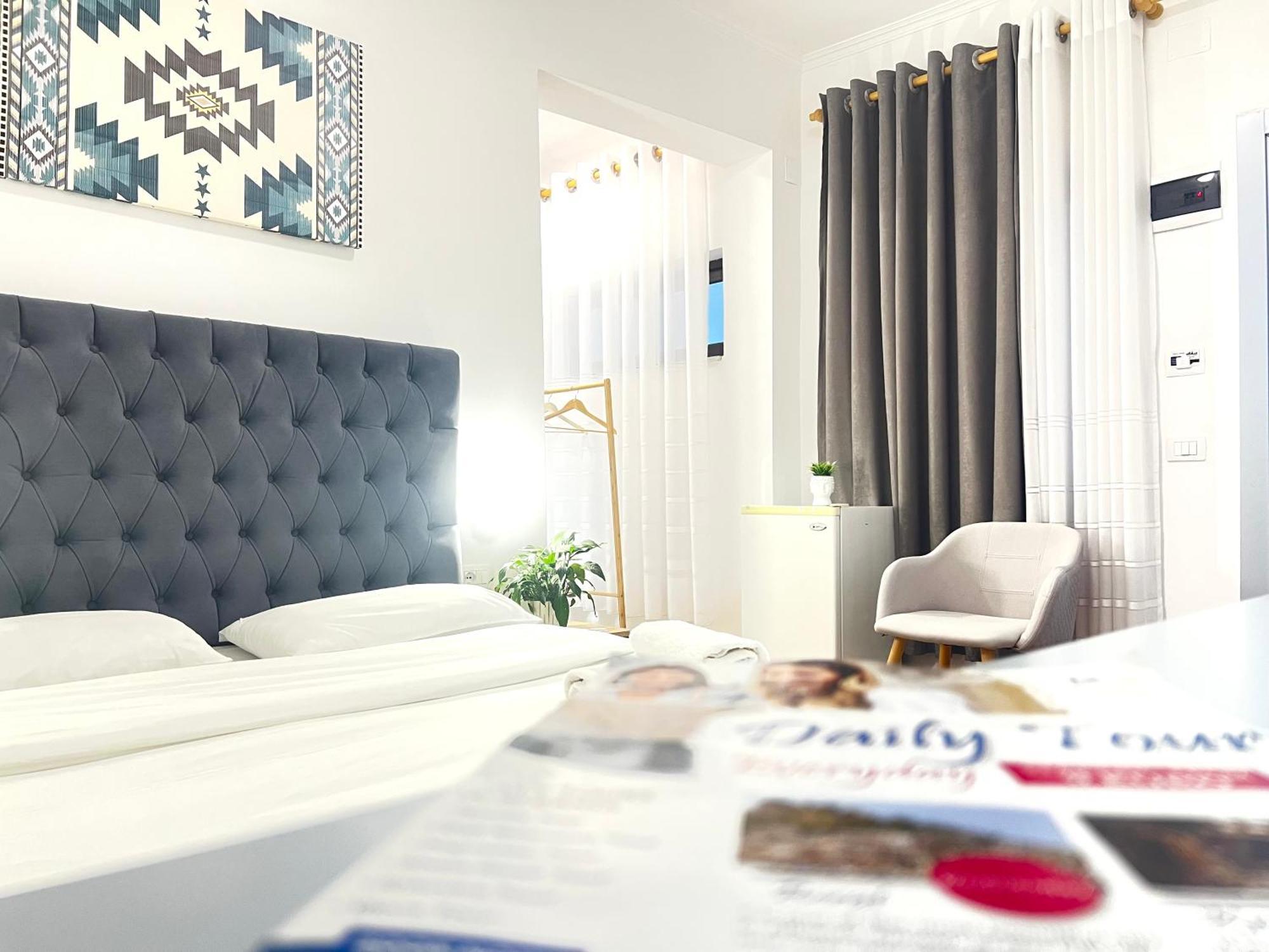 Square Hotel